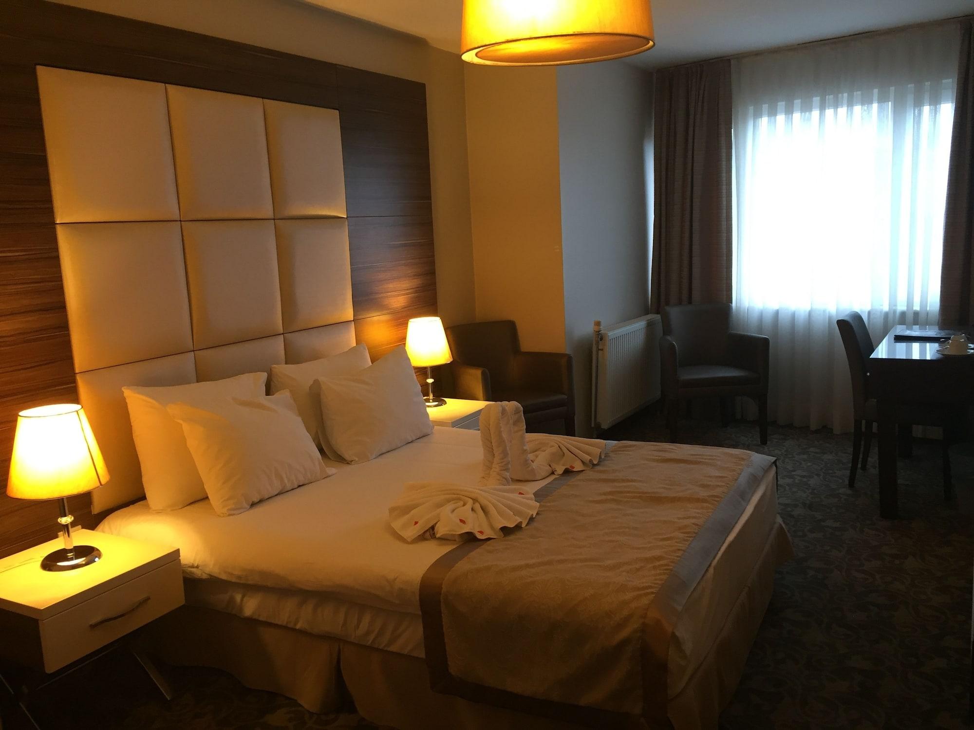 Derpa Hotel Istanbul Exteriör bild