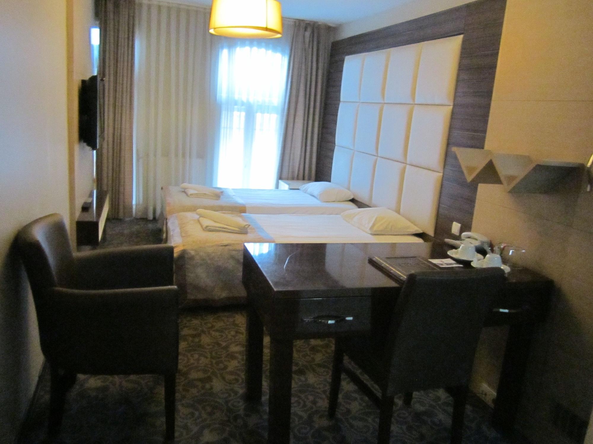 Derpa Hotel Istanbul Exteriör bild