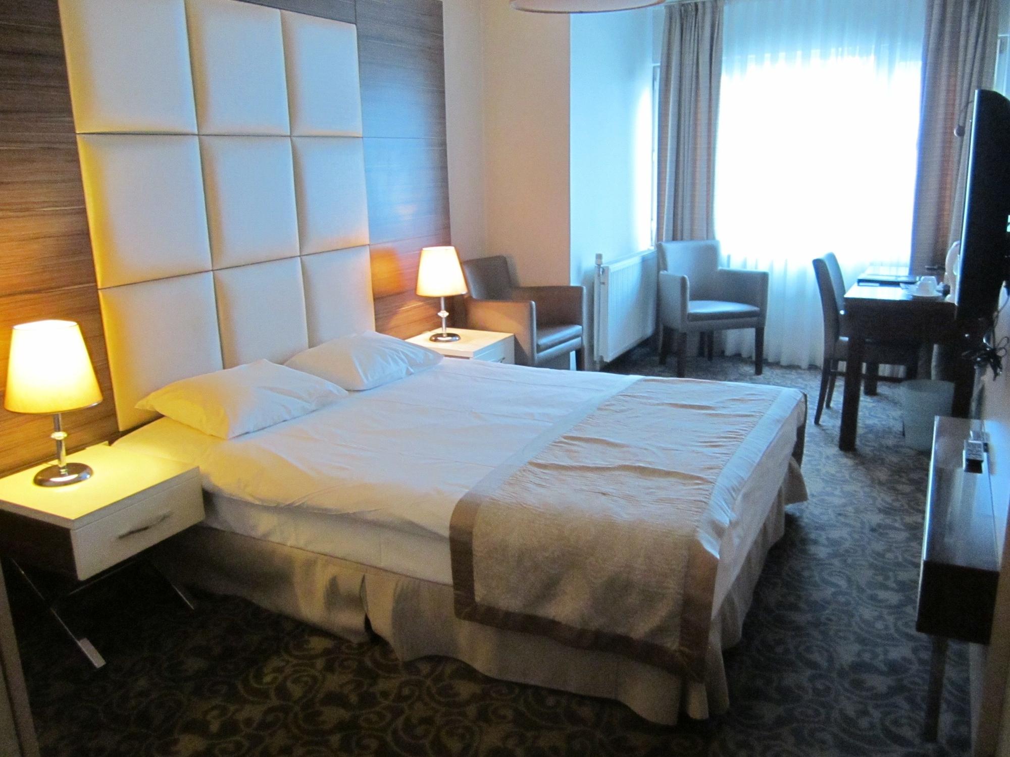 Derpa Hotel Istanbul Exteriör bild